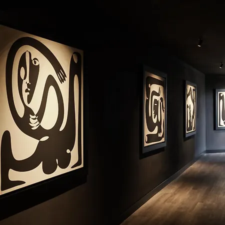 Ammades & - Adults Only