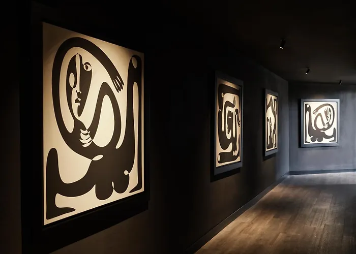 Ammades & - Adults Only